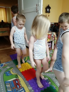 Zvoxuc_JUlQ.jpg