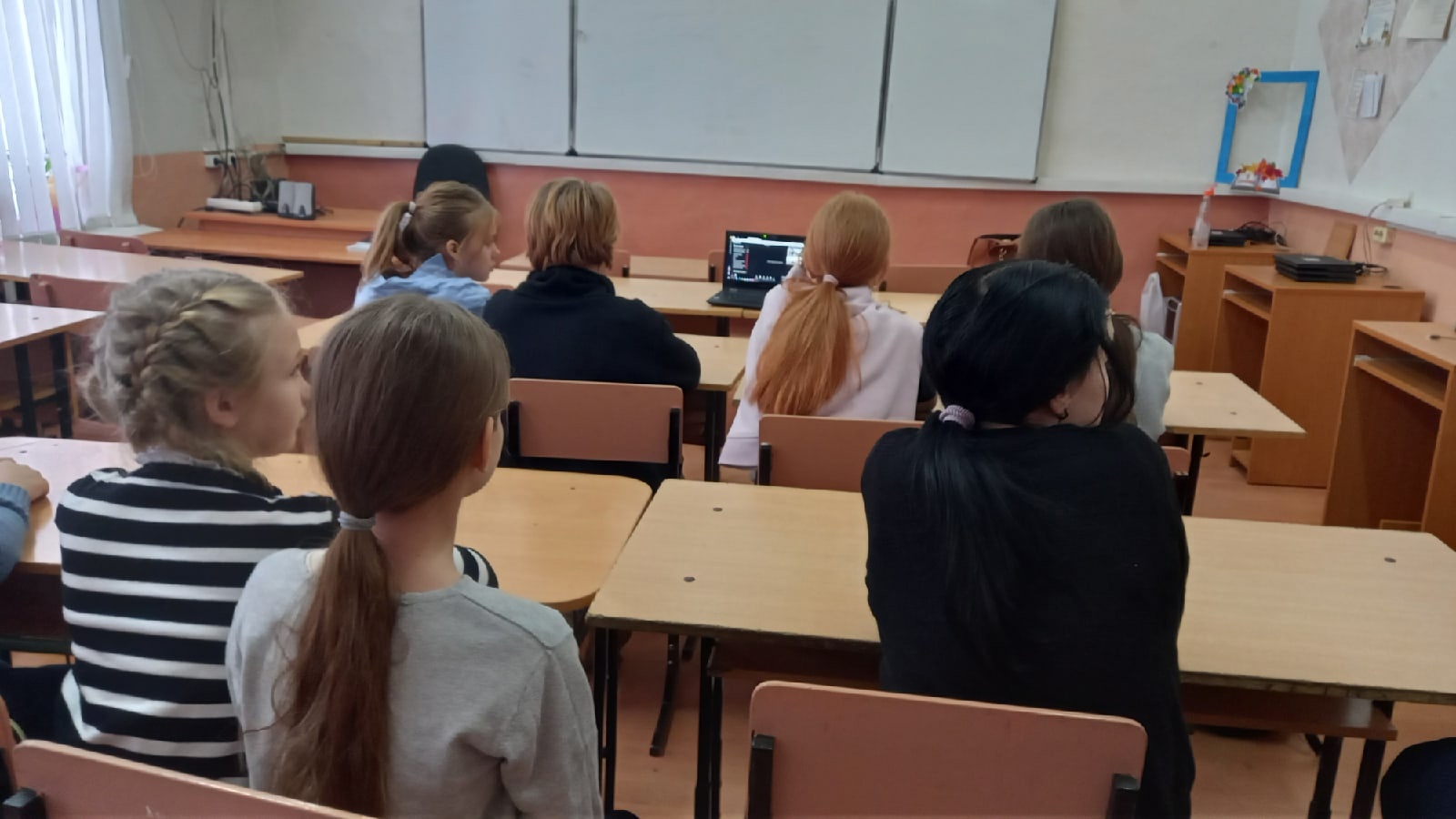 q5NUNvHIuIU.jpg